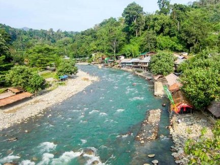 Flusslandschaft im Dschungel von Bukit Lawang – Bali Reise mit Kindern