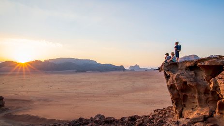 Sonnenuntergang im Wadi Rum mit Kindern - Jordanien mit Kindern