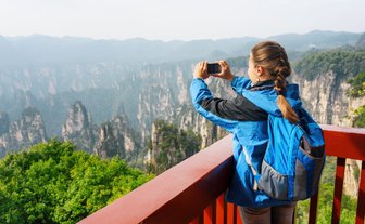 Mädchen im Zhangjiajie Nationalpark - China mit Jugendlichen