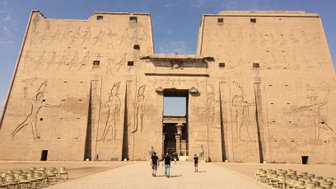 Antike Felsengravuren im Tempel von Kom Ombo – Ägypten Reise mit Kindern