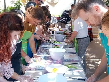 Lebensmittelzubereitung im Cafe Beit Khairat - Jordanien Urlaub mit Kindern