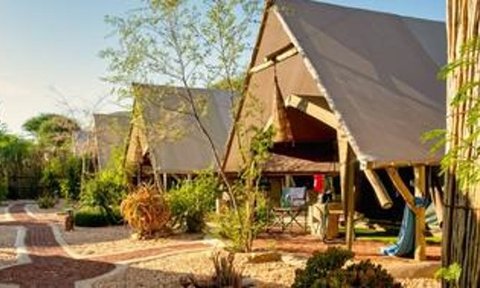 Außenansicht Urban Camp - Namibia Rundreise mit Kindern