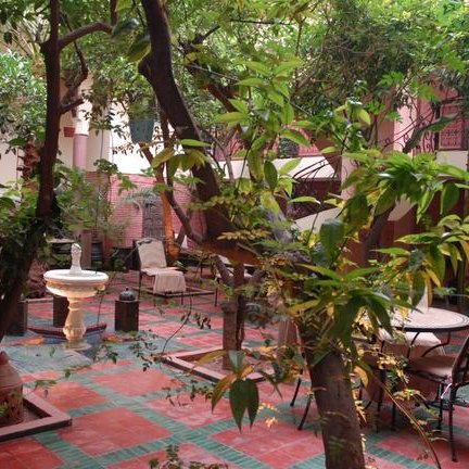 Innenhof im traditionellen Stil im Riad Dar Nejma – Marokko Familienurlaub