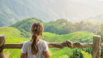 Mädchen in Reisterrassen von Longsheng - China mit Kindern