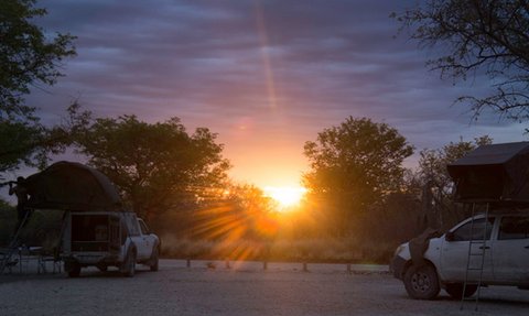Sonnenuntergang Etosha Safari Camp - Namibia mit Kindern
