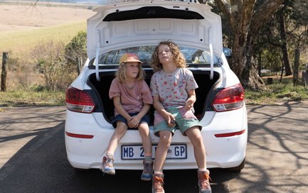 Kinder aus dem Auto an der Panorama Route – Südafrika mit Kindern