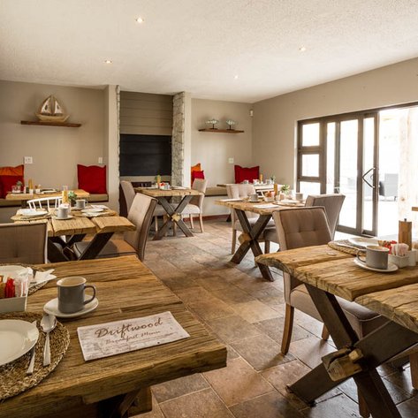 Restaurant Driftwood - Namibia mit Jugendlichen