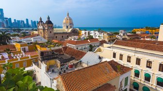 Der Blick auf Cartagena mit der Skyline der Stadt im Hintergrund