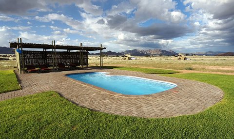 Pool Sossus Oasis Camp - Namibia Reise mit Kindern