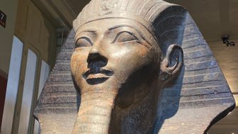 Sphinx-Statue im Alten Ägyptischen Museum in Kairo - Ägypten Reise mit Kindern