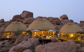 Außenansicht Camp Kipwe - Namibia Urlaub mit Kindern