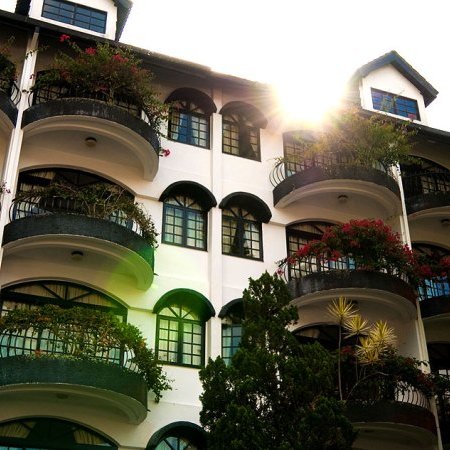 Fassade des Strawberry Park Resorts in den Cameron Highlands – Malaysia & Borneo Familienreise