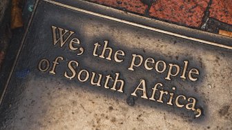 Bodenmarkierung mit „South Africa“ in Kapstadt – Südafrika Familienreise