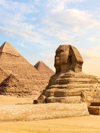 Große Sphinx von Gizeh in der Wüste Ägyptiens - Ägypten Reise mit Kindern