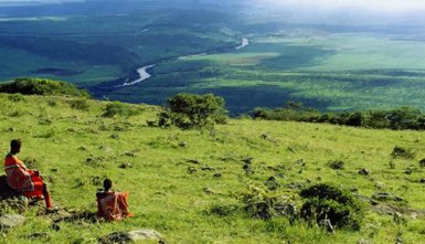 Sanfte Hügel und grüne Täler in der unberührten Landschaft von Eswatini – Südafrika Reise mit Kindern