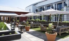 Terrasse The Wineberg Windhoek - Namibia Rundreise mit Kindern