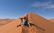 Familie auf Düne - Namibia for family individuell - Namibia mit Kindern
