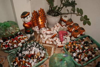 Figuren beim berühmten Wasserpuppentheater in Hanoi – Vietnam Reise mit Kindern