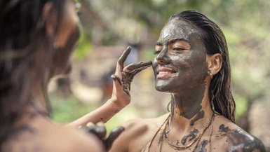 Natürliches Schlammbad im Nationalpark Rincón de la Vieja in Guanacaste – Costa Rica Reise mit Kindern