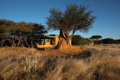 Außenansicht Okonjima Plains Camp - Namibia mit Kindern