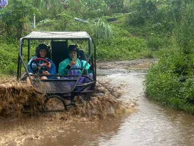 Quad-Buggy Tour durch matschige Wege in Munduk – Bali Familienreise