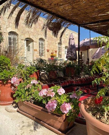 Terrasse im Cafe bei Souf - Jordanien Urlaub mit Kindern