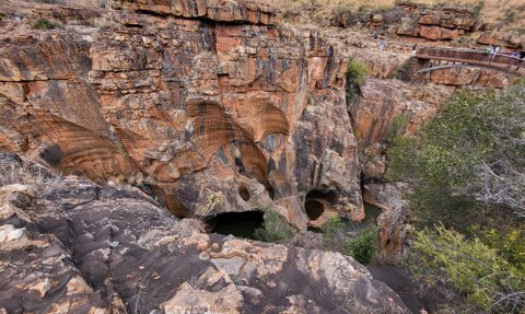 Blick von oben auf die spektakulären Felsformationen der Bourke’s Luck Potholes – Südafrika Familienreise
