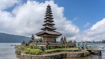 Der Pura Ulun Danu Bratan Tempel am See auf Bali – Bali Reise mit Kindern