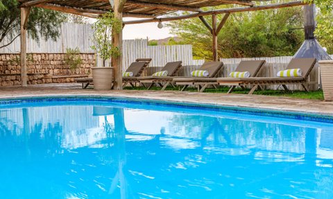 Poolbereich Elegant Desert Lodge - Namibia mit Kindern