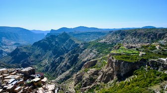 Panoramablick über die grünen Täler des Jebel Akhdar – Oman Familienreise