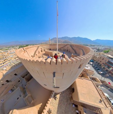 Turm des Nizwa Fort in Nizwa – Oman Reise mit Kindern