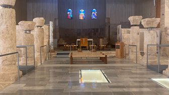 Kirche auf Berg Nebo von innen - Jordanien mit Kindern