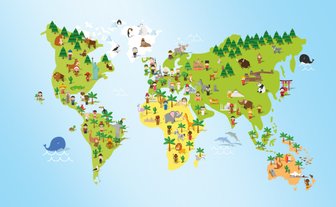 Eine bunte Weltkarte zeigt verschiedene Tiere und Menschen in ihren typischen Umgebungen, von Wäldern bis zu Stränden.