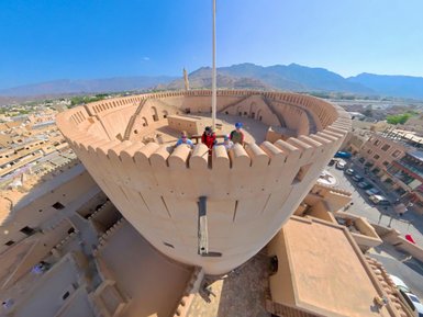 Turm des Nizwa Fort in Nizwa – Oman Reise mit Kindern