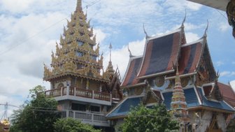 Wat Khun Chan Tempel mit detailreichen Verzierungen – Thailand Familienreise
