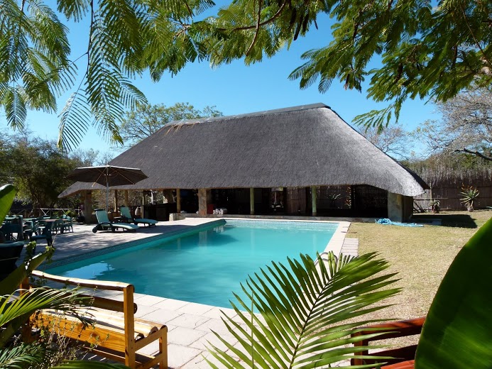 Afrika Familienurlaub - Badespaß am Pool in familienfreundlichen Lodges