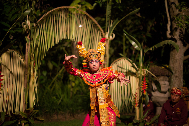 Bali Familienurlaub - Balinesische Tänzerin