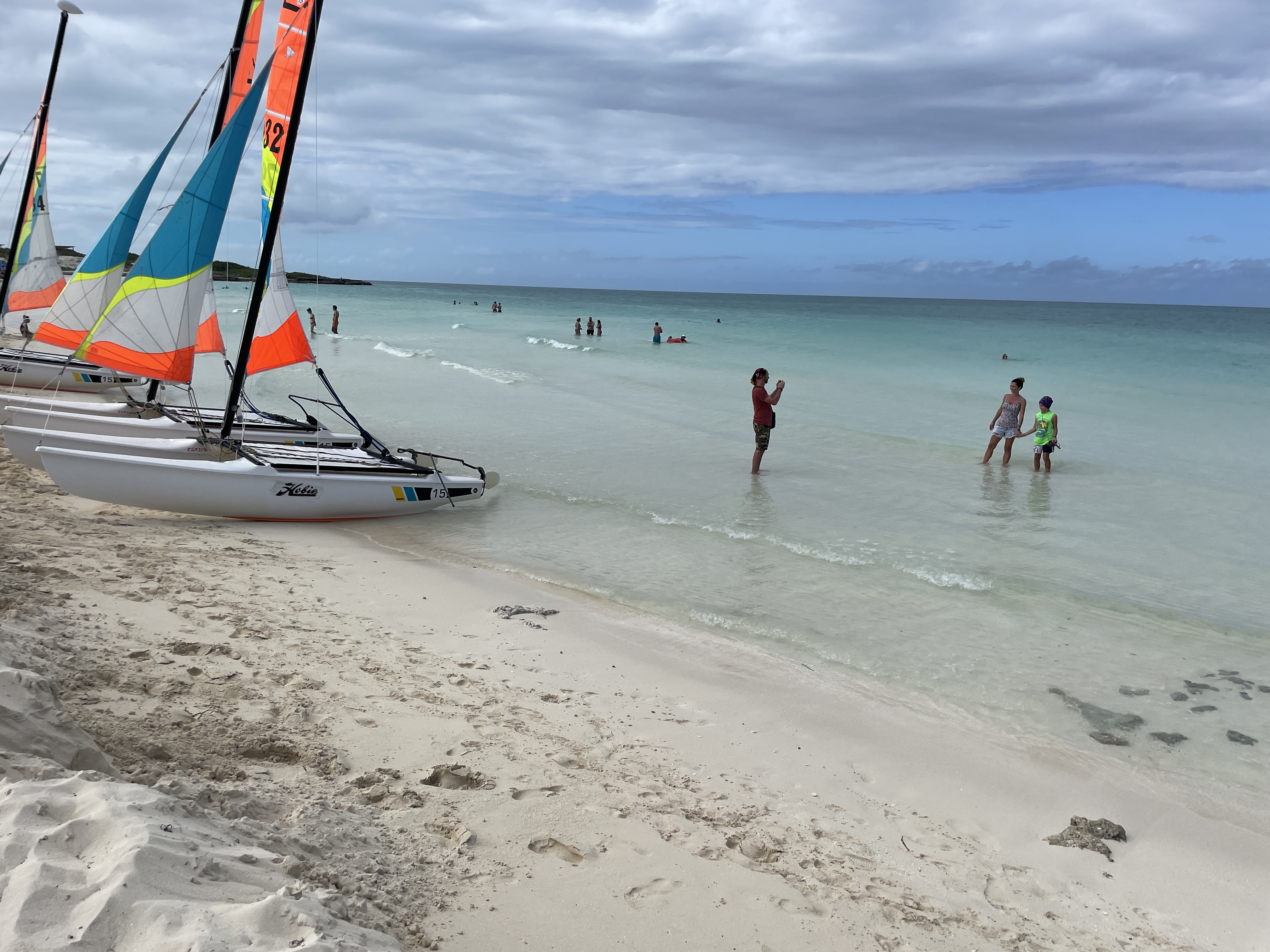 Kuba Familienreise - Kuba for family individuell - Cayo Santa Maria - Katamarane am Strand