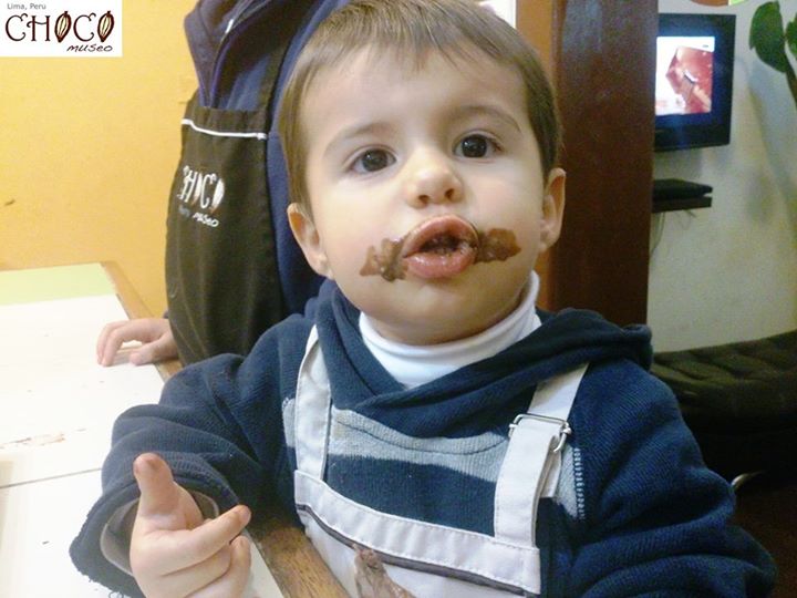 Familienreise Peru - Peru for Family - Kind im Schokoladenmuseum