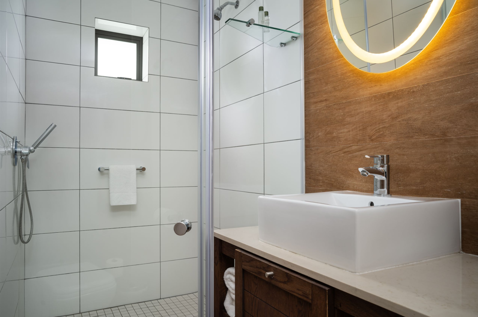 Garden Route Familienreise - Knysna - Premier Resort The Moorings - Badezimmer mit Dusche