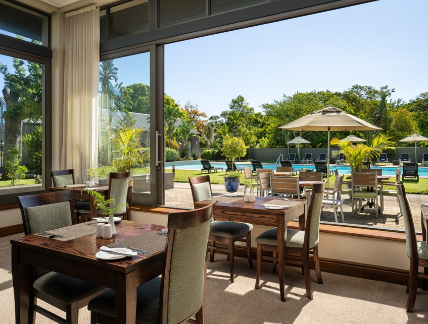 Garden Route Familienreise - Knysna - Premier Resort The Moorings - Restaurant mit Blick auf Pool