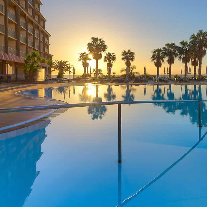 Madeira Familienreise - Sonnenuntergang am Pool