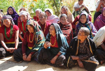 Nepal mit Kindern - Nachhaltiges Reisen & Familienreisen - Treffen der Milijuli Frauengruppe
