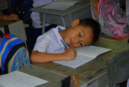 Thailand mit Kindern - Thailand for family - Junge in der Schule