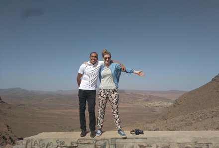 Marokko mit Kindern - Reisebericht Marokko mit Kindern - Melanie mit Reiseleiter