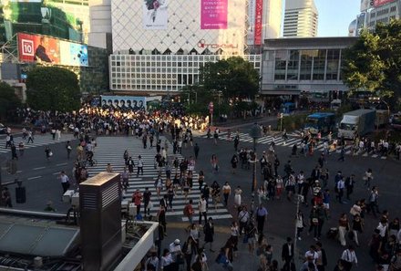 Japan for family - Tokyo - Shibuya Kreuzung mit Menschen