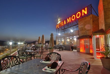 Jordanien Rundreise mit Kindern -  Petra Moon Hotel Außenansicht