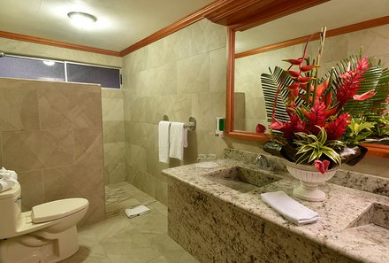Costa Rica for family - La Fortuna - Los Lagos Hotel - Badezimmer