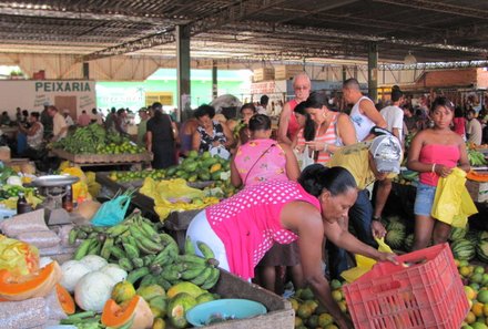Südamerika Reisen mit Kindern - Brasilien mit Kindern - Früchte im Markt Salvador