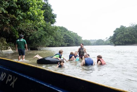 Familienreise Galapagos und Ecuador - Galapagos Family & Teens - Hakuna Matata Lodge Tubing im Wasser